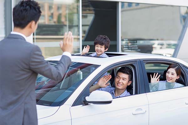 Automobile Mailing List by Gender and demographics from Datamasters for your targeted marketing campaigns. Image shows an asian family waving to the dealer from their new car purchase.